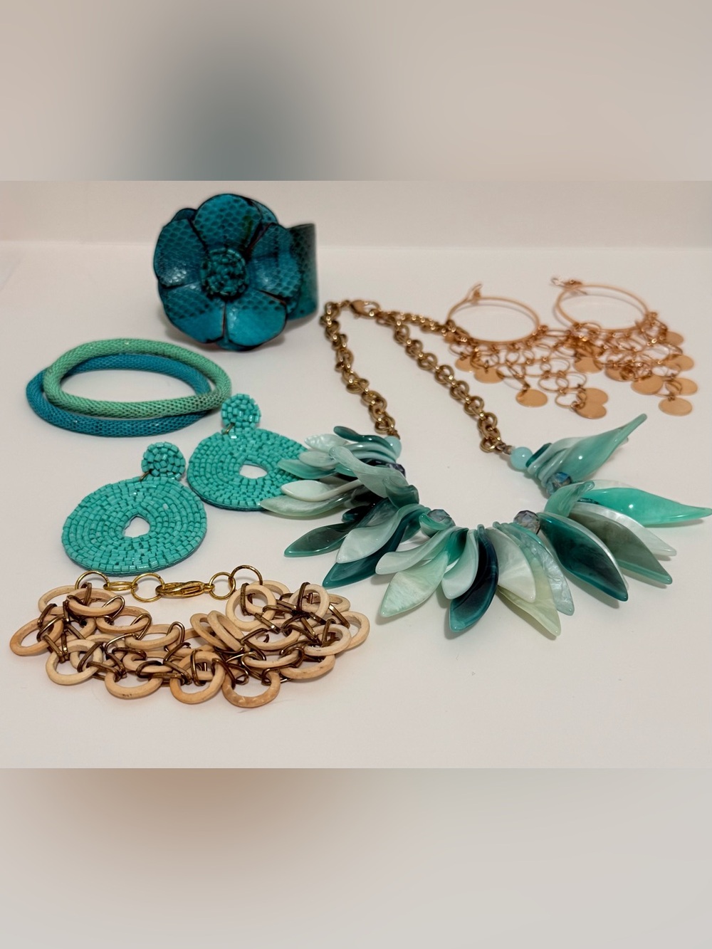 Mixed lot of Aqua & Gold-tone Necklace, earrings & bracelets